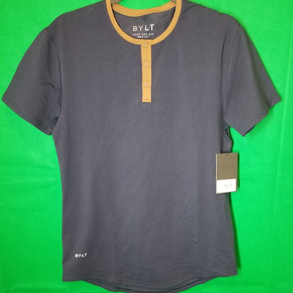 BYLT Men's Drop Cut Lux Henley Short Shirt Navy/Brown Trim Men's Size Small‎ NWT